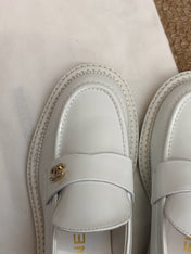 CHANEL 26S LOAFERS IN WHITE PATENT CALFSKIN CC LOGO