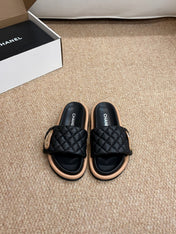 CHANEL 26S SLIDE SANDALS IN BLACK QUILTED CALFSKIN WITH LOGO PLAQUE