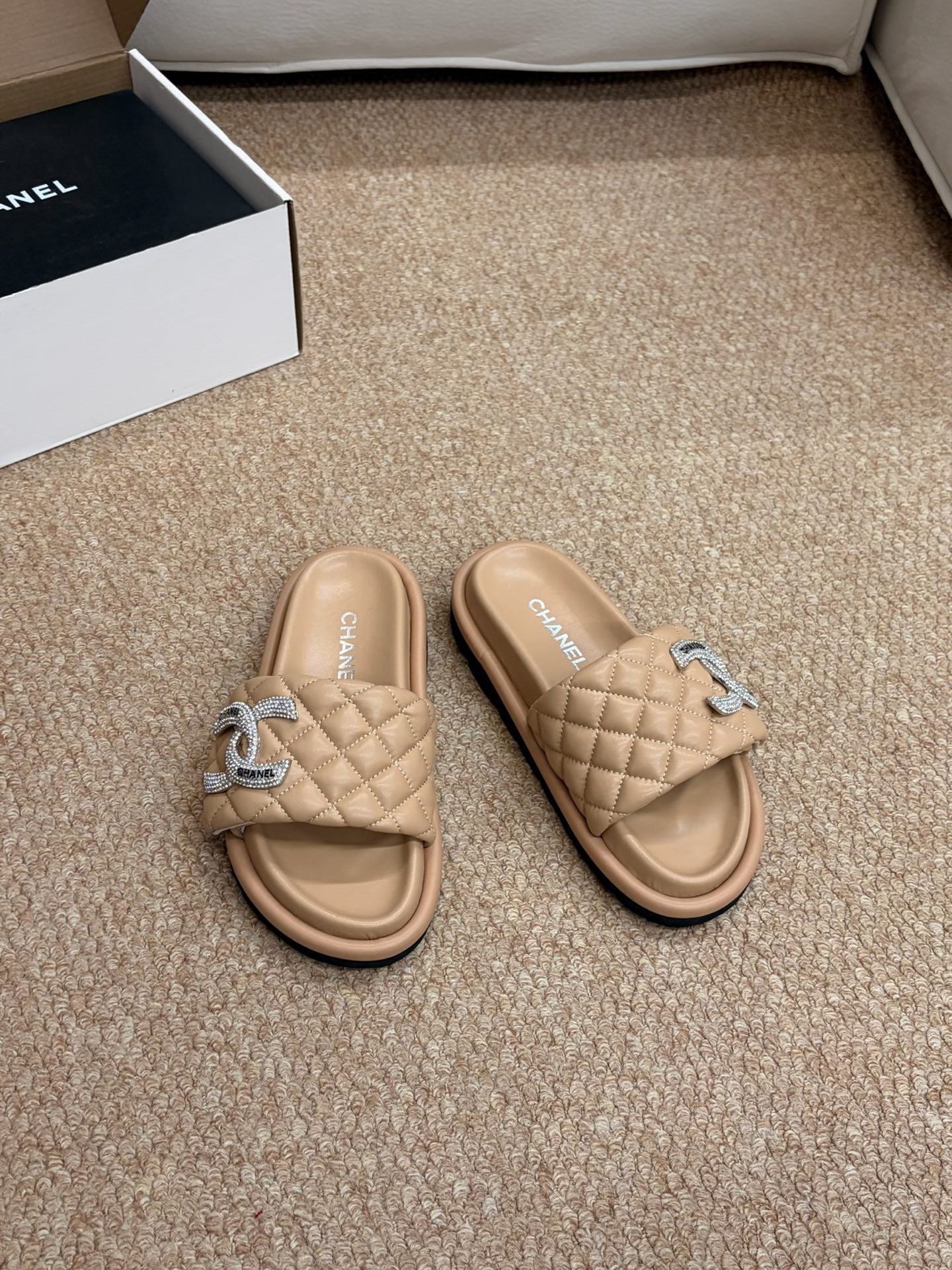 CHANEL 26S SLIDE SANDALS IN BEIGE QUILTED CALFSKIN SILVER HARDWARE
