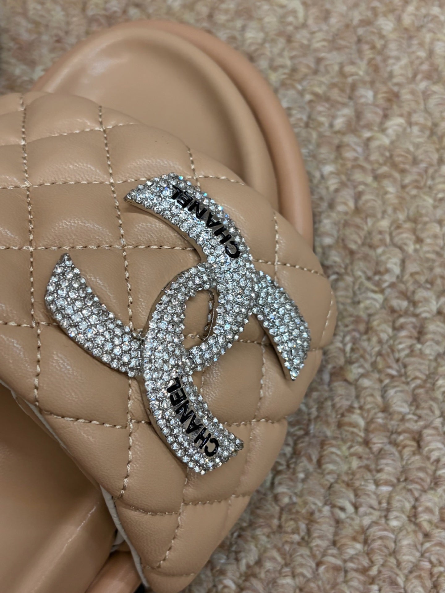 CHANEL 26S SLIDE SANDALS IN BEIGE QUILTED CALFSKIN SILVER HARDWARE