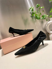 POINTED-TOE MID HEEL PUMPS IN BLACK SUEDE