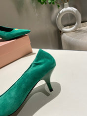 POINTED-TOE MID HEEL PUMPS IN GREEN SUEDE