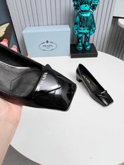 PRADA 26S SQUARE TOE PUMPS BLOCK HEEL 40MM IN BLACK PATENT CALFSKIN WITH LOGO