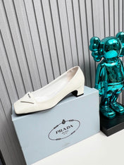 PRADA 26S SQUARE TOE PUMPS BLOCK HEEL 40MM IN WHITE PATENT CALFSKIN WITH LOGO