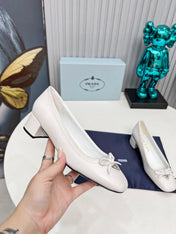 PRADA 26S ROUND TOE PUMPS BLOCK HEEL 40MM IN WHITE CALFSKIN WITH BOW