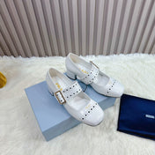 PRADA 26S ROUND TOE MARY JANE 40MM IN WHITE PATENT CALFSKIN WITH STUD DETAIL