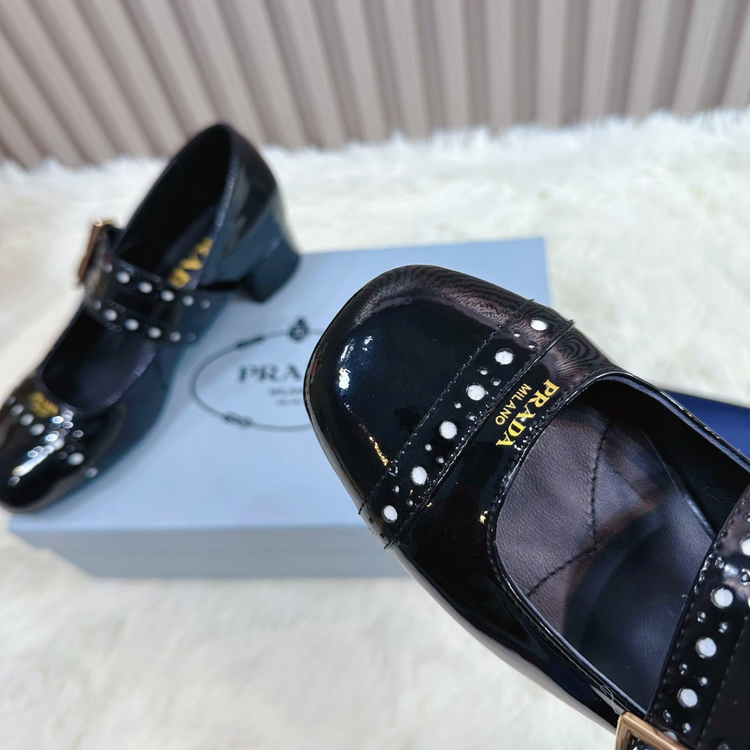 PRADA 26S ROUND TOE MARY JANE 40MM IN BLACK PATENT CALFSKIN WITH STUD DETAIL