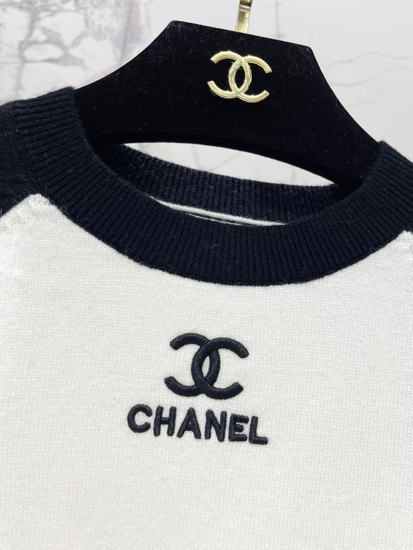 CHANEL 26S SHORT-SLEEVE KNIT TOP 957