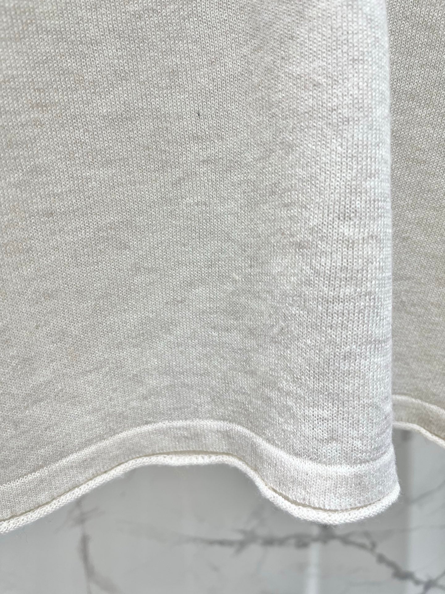 MIUMIU 26S V-NECK BUTTONED LONG-SLEEVE KNIT TOP 1432