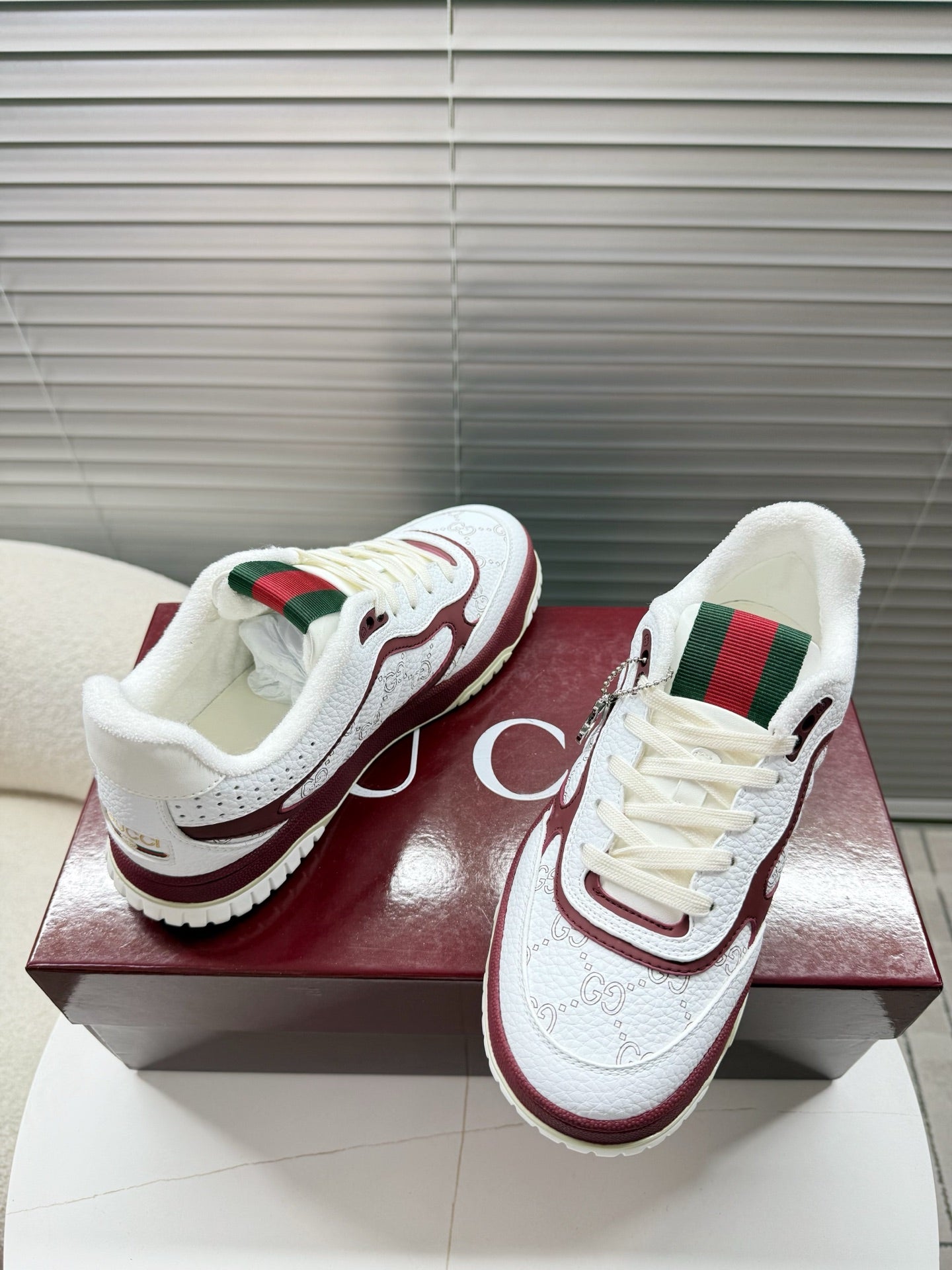 GUCCI 26S MAC80 SNEAKER IN WHITE AND RED LEATHER