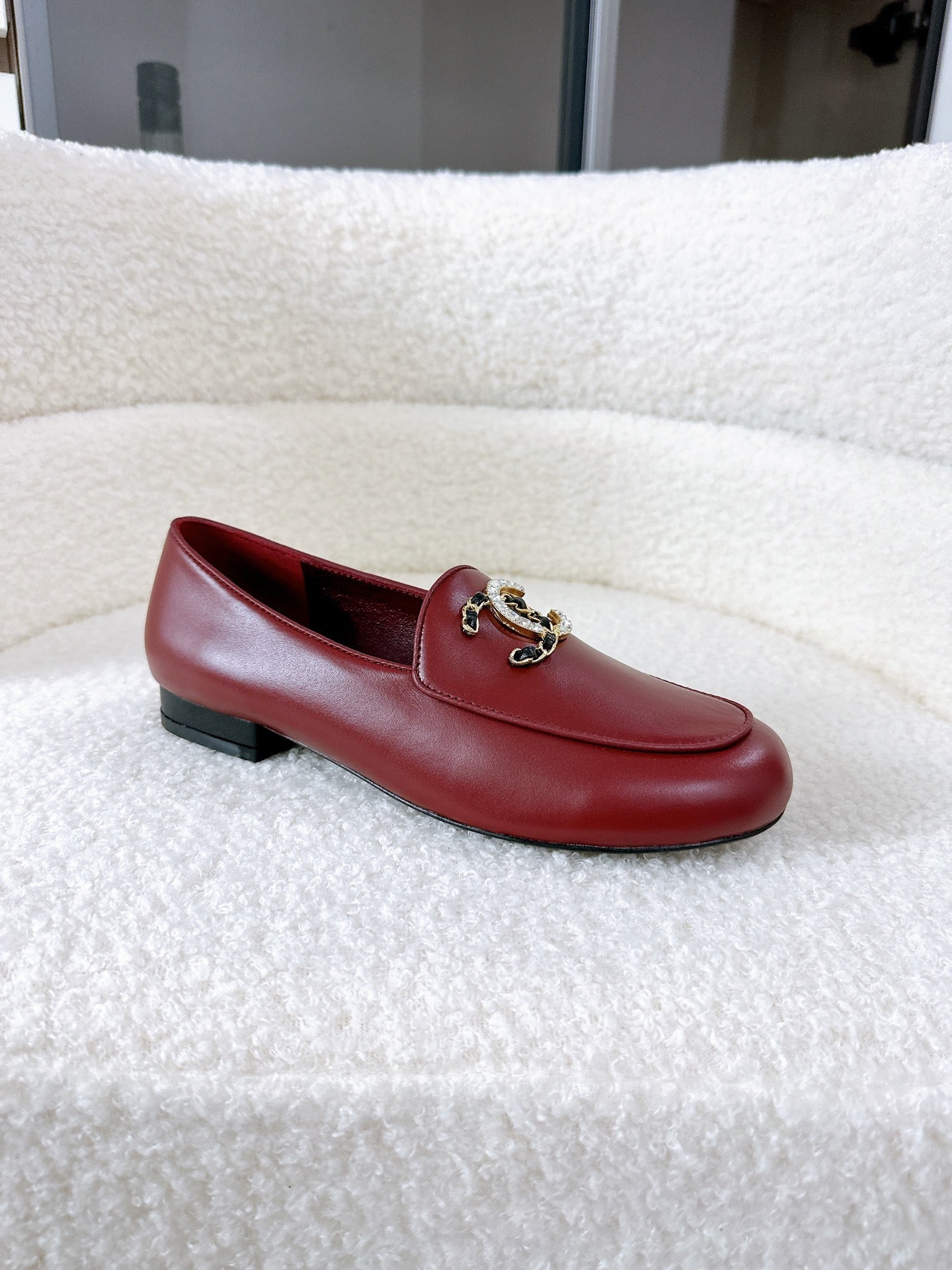 LOAFERS IN RED CALFSKIN HARDWARE WITH ROCK MIX CHAIN