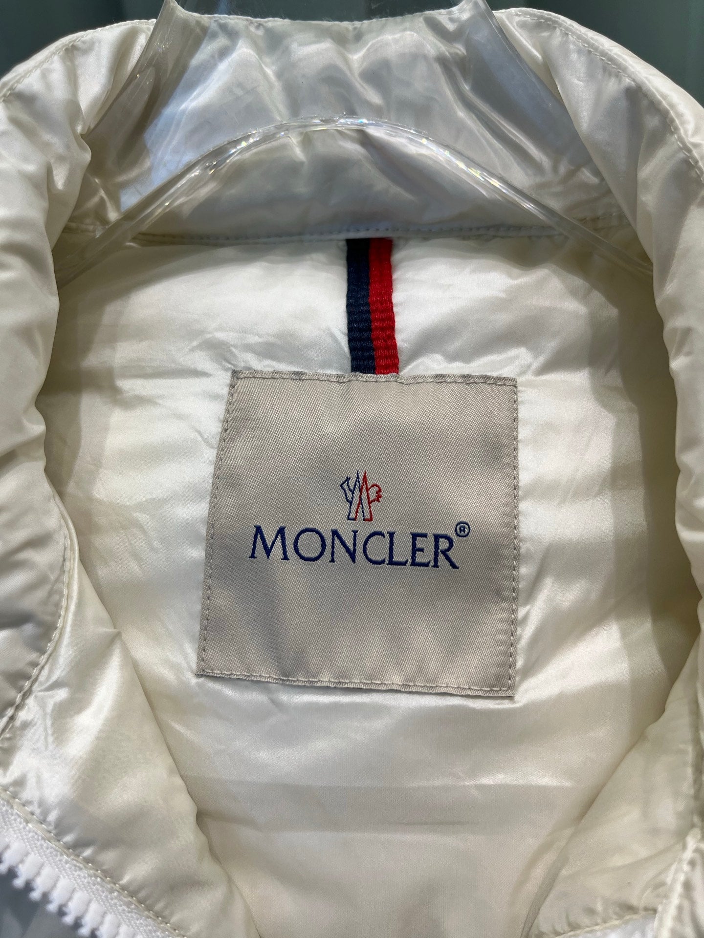 MONCLER 25S DOWN VEST IN WHITE 007
