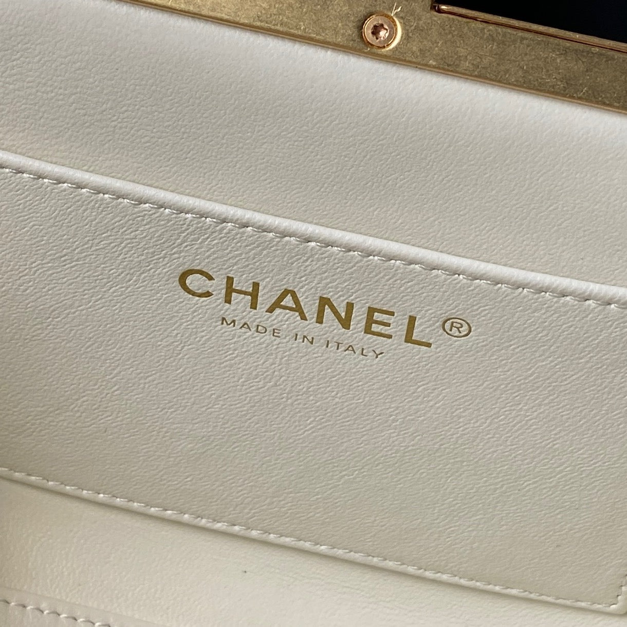 CHANEL 26S CROSSBODY BAG 20 IN WHITE LAMBSKIN