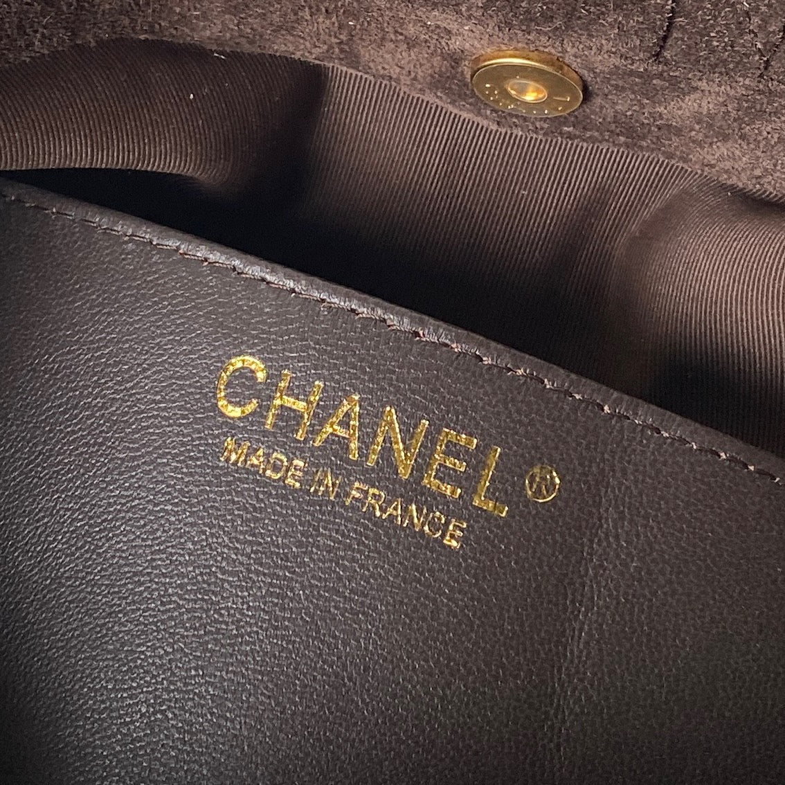 CHANEL 26S HAND BAG 32 IN DARK BROWN SUEDE