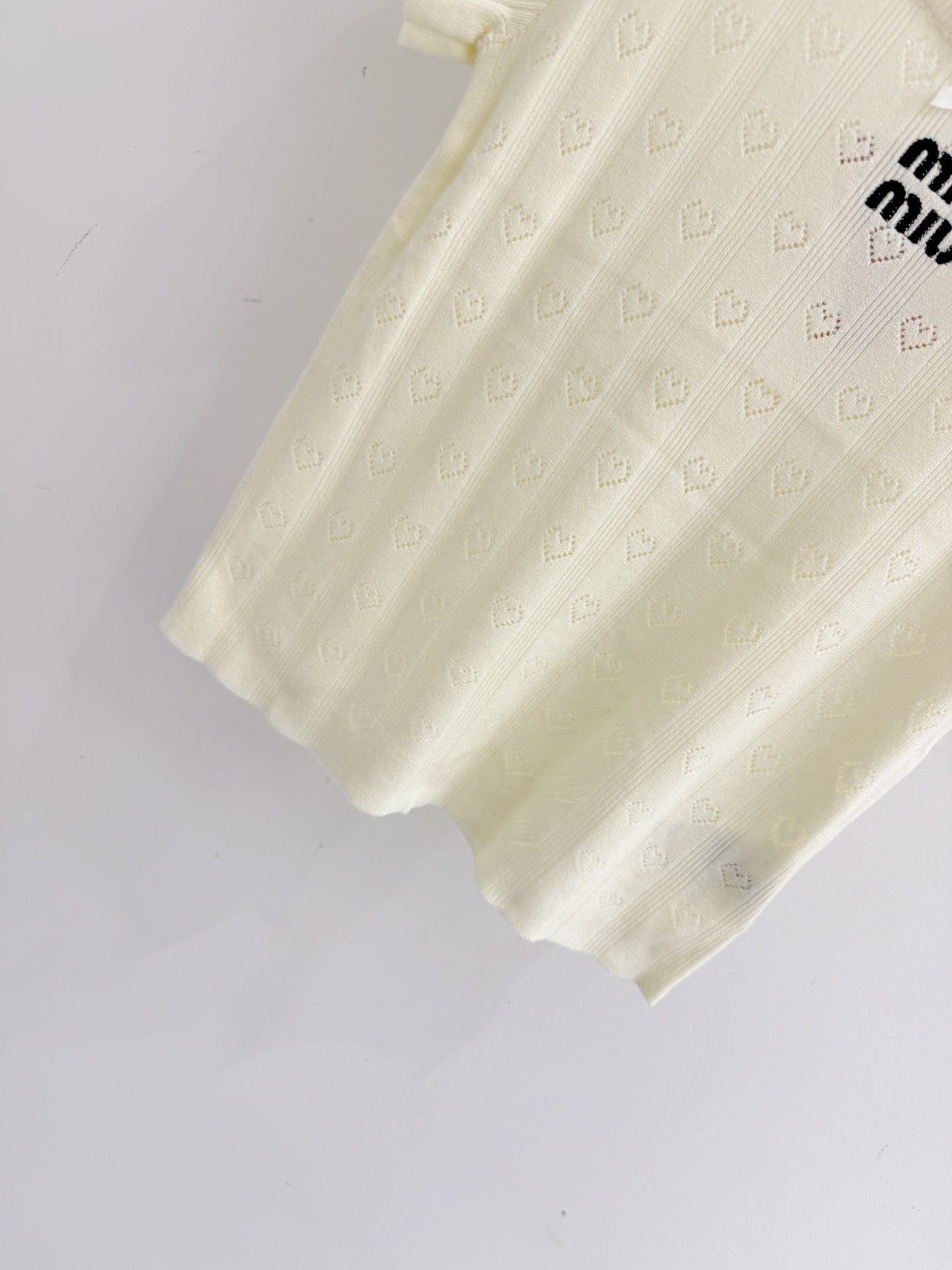 MIUMIU 26S SHORT-SLEEVED SWEATER STYLE 1076