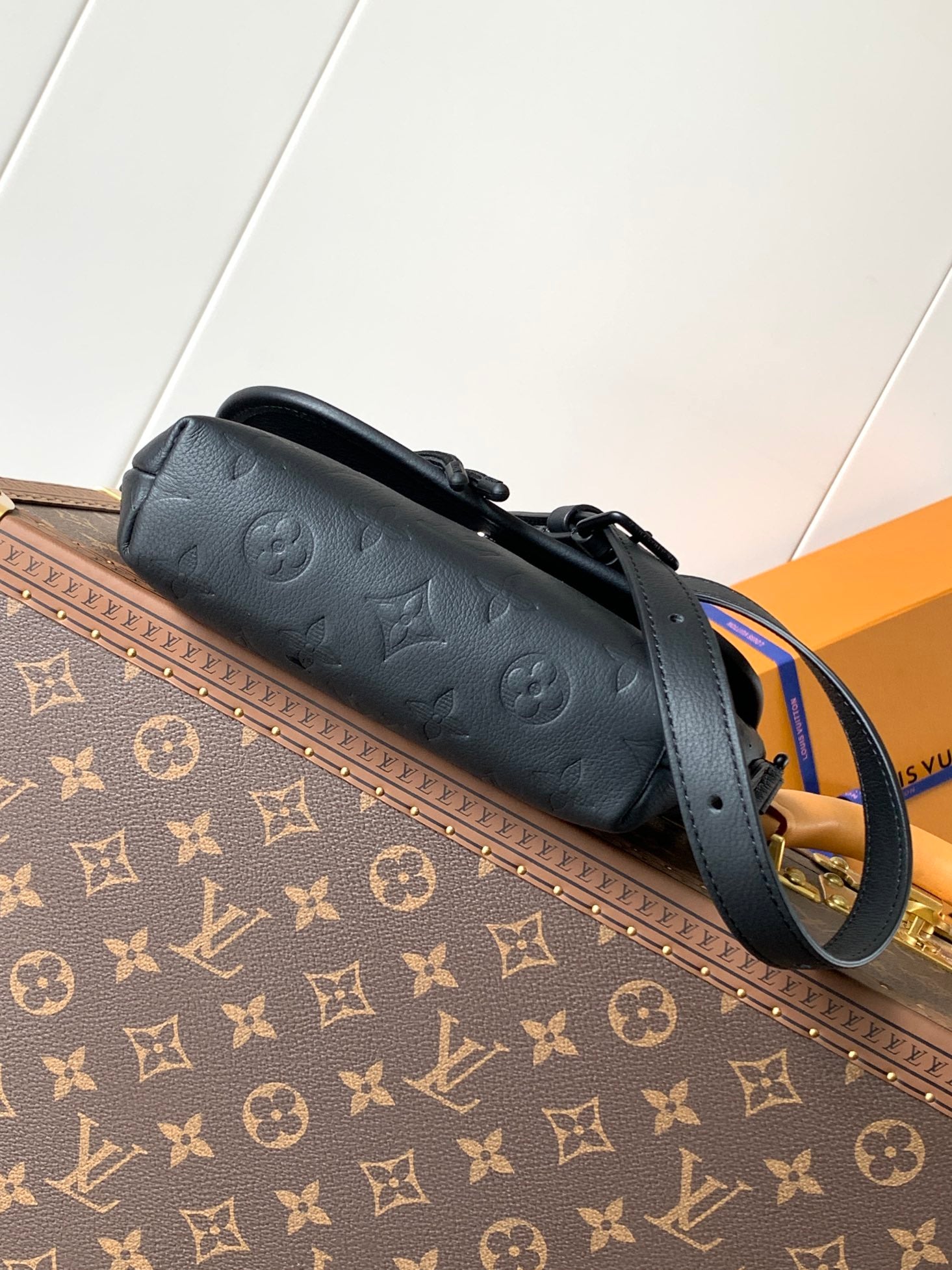 LV 25S PULSE WEARABLE WALLET 22 IN BLACK MONOGRAM SHADOW EMBOSSED CALFSKIN