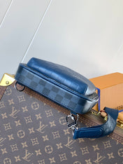 AVENUE SLINGBAG 31 IN NAVY BLUE TAIGA LEATHER WITH WHITE LOGO PRINTED