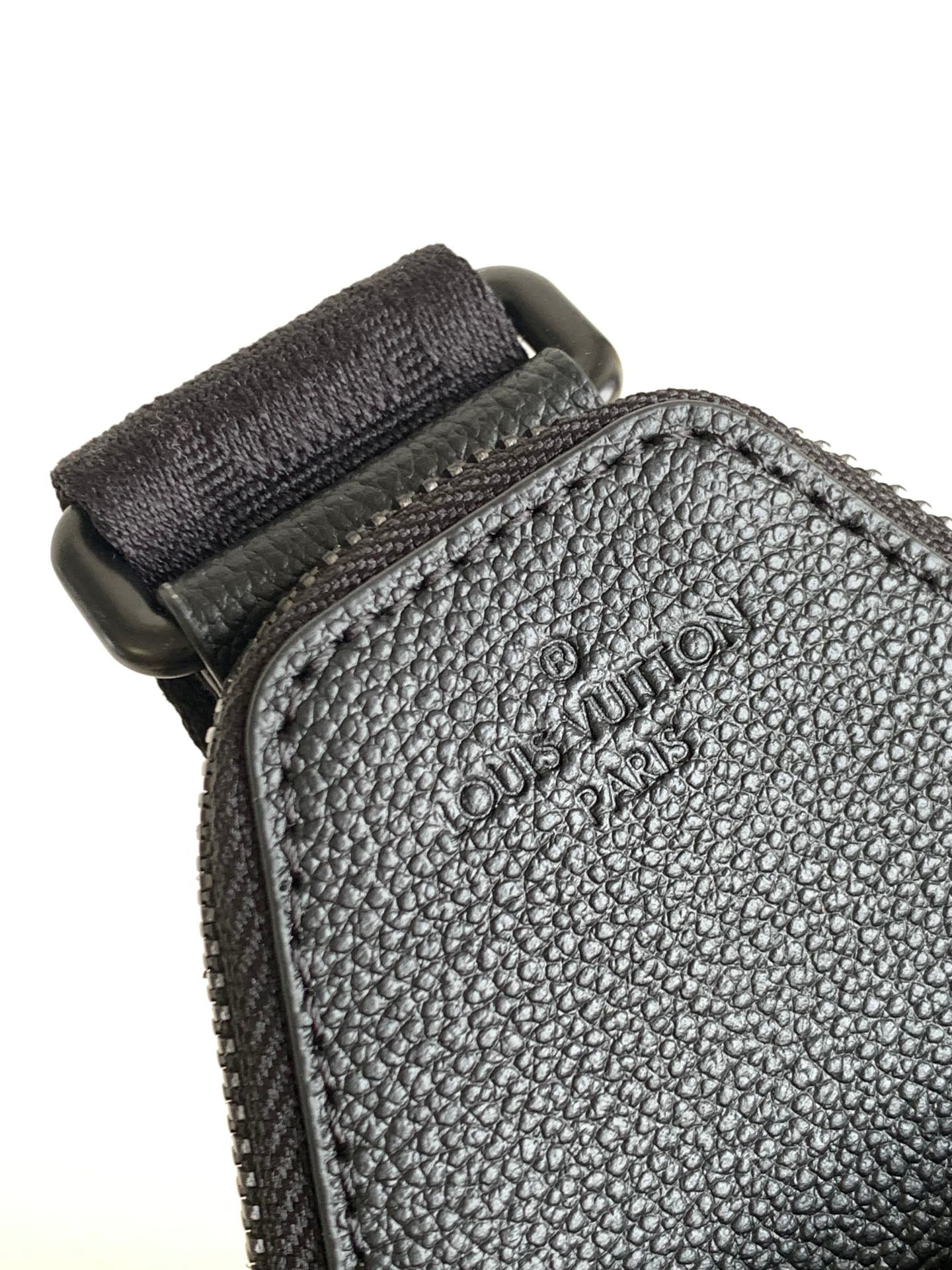 AVENUE 31 IN BLACK CANVAS CALFSKIN