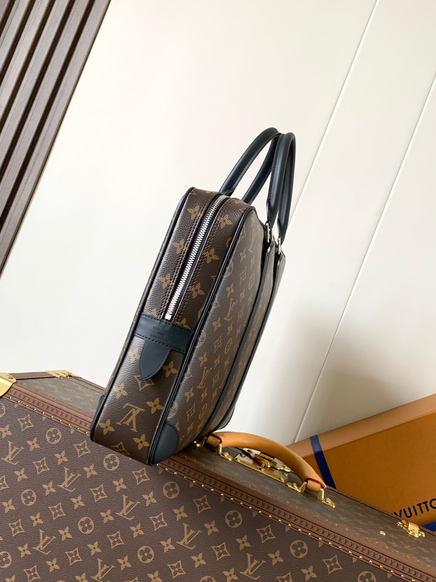 LV 25S PORTE- DOCUMENTS VOYAGE 41 IN BROWN AND BLACK EMBOSSED DAMIER INFINI CALFSKIN