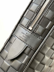 LV 25S PORTE- DOCUMENTS VOYAGE 41 IN BLACK EMBOSSED DAMIER INFINI CALFSKIN