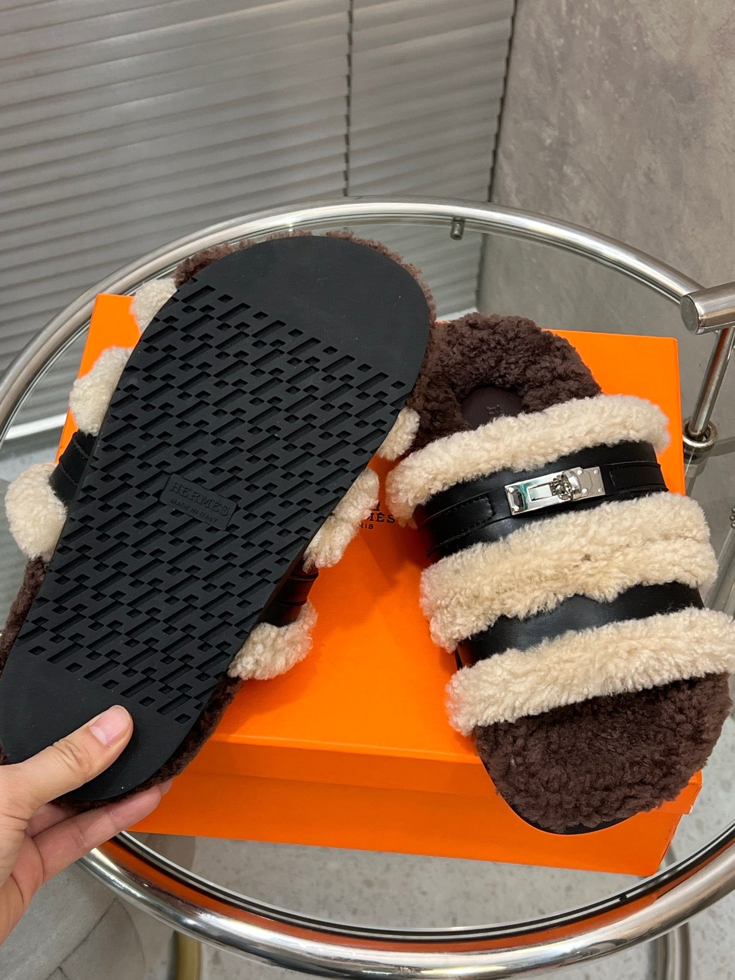 HM 25S SANDAL IN BEIGE WOOL AND BLACK LAMBSKIN WITH SILVER HARDWARE