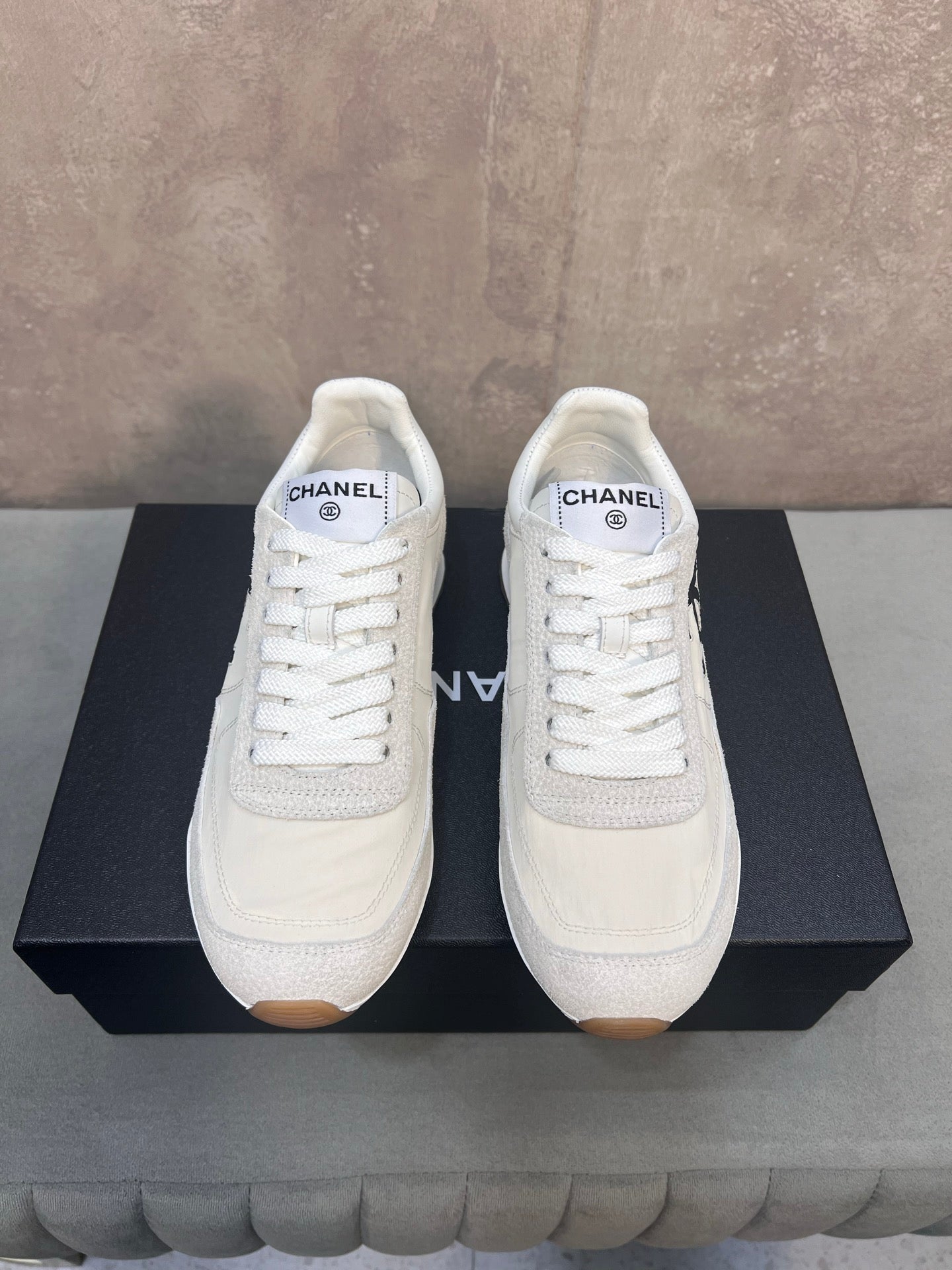 CHANEL 26S RUNNING SNEAKERS IN WHITE AND LIGHT GREY MATERIAL CC LOGO