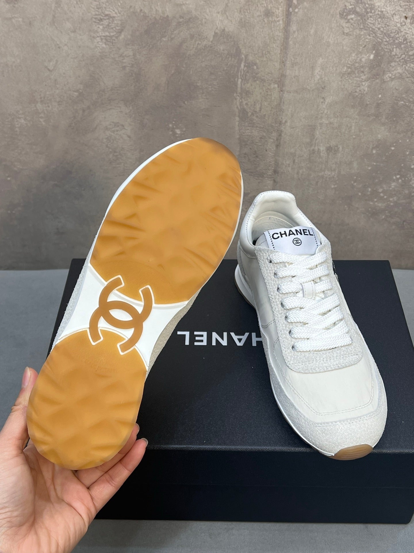 CHANEL 26S RUNNING SNEAKERS IN WHITE AND LIGHT GREY MATERIAL CC LOGO