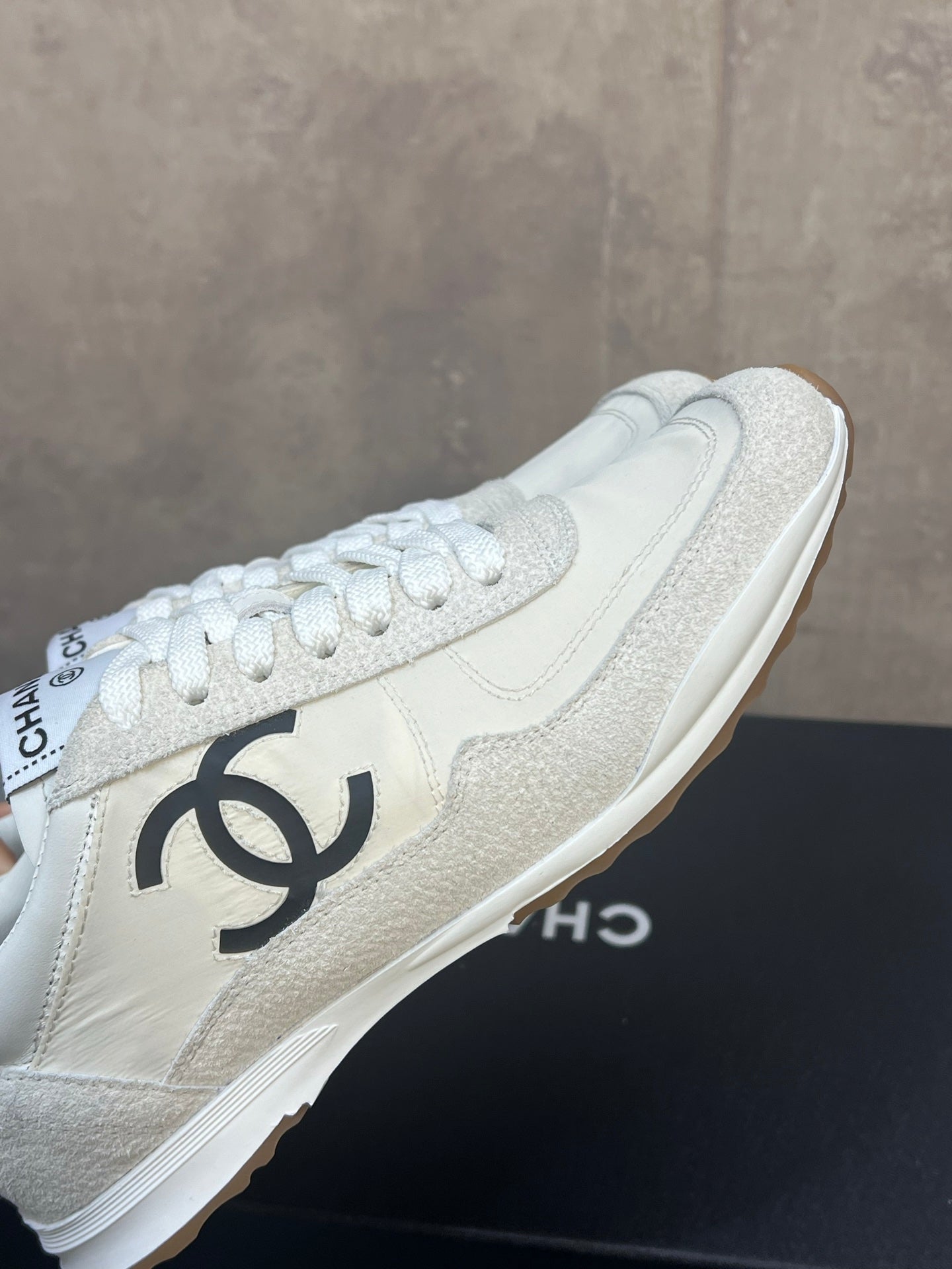 CHANEL 26S RUNNING SNEAKERS IN WHITE AND LIGHT GREY MATERIAL CC LOGO