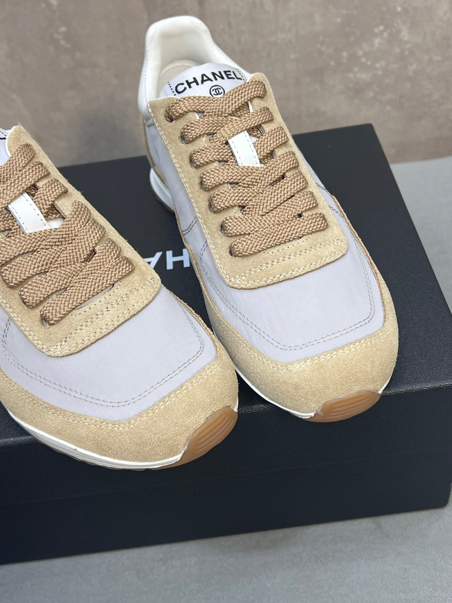 CHANEL 26S RUNNING SNEAKERS IN BEIGE AND GREY MATERIAL CC LOGO