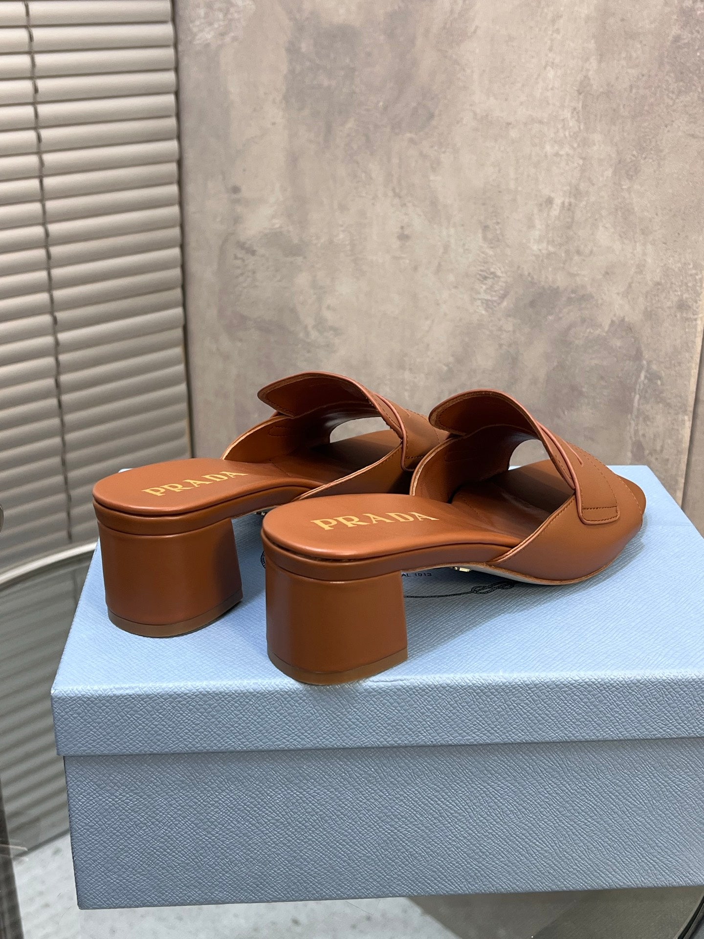 PRADA 26S BLOCK HEEL SLIDE SANDALS 60MM IN CARAMEL BROWN CALFSKIN WITH LOGO