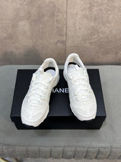 CHANEL 26S RUNNER CC LOGO SNEAKERS IN WHITE CALFSKIN AND SUEDE
