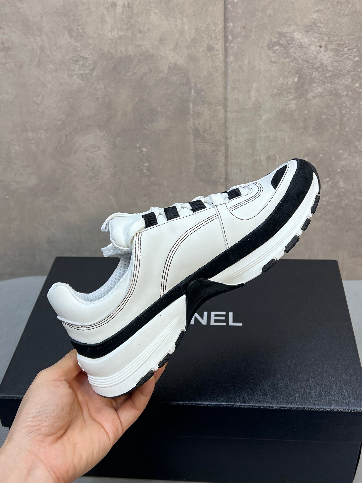 CHANEL 26S RUNNER CC LOGO SNEAKERS IN WHITE AND BLACK CALFSKIN
