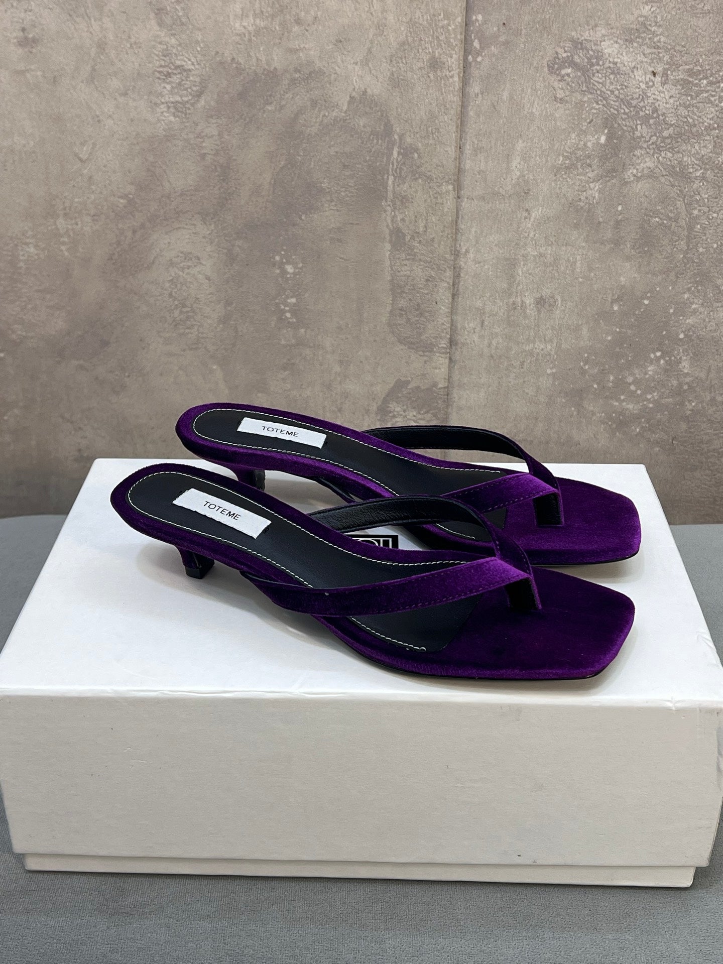 THE ROW 26S SQUARE TOE THONG KITTEN HEEL SANDALS 45MM IN PURPLE VELVET
