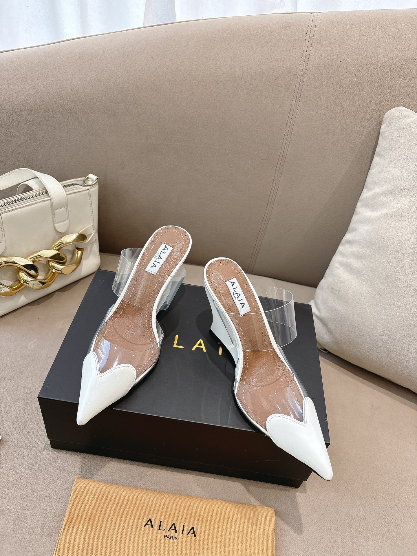 ALAIA 26S HIGH-HEEL WEDGE MULES 95 MM IN WHITE GLOSSY CALFSKIN