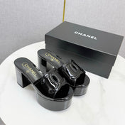 CHANEL 26S BLOCK HEEL SANDALS 100 MM IN BLACK PATENT CALFSKIN