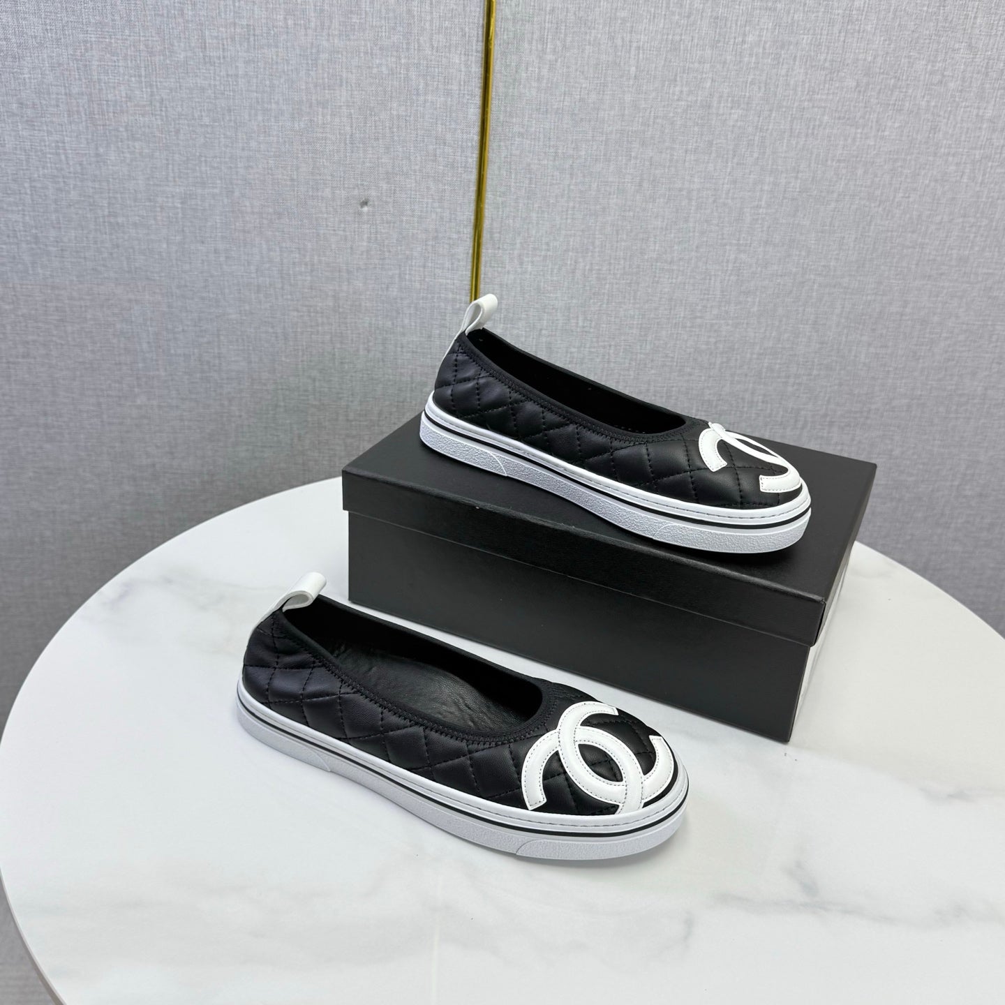 CHANEL 26S CC LOGO SLIP-ON SNEAKERS IN BLACK CALFSKIN