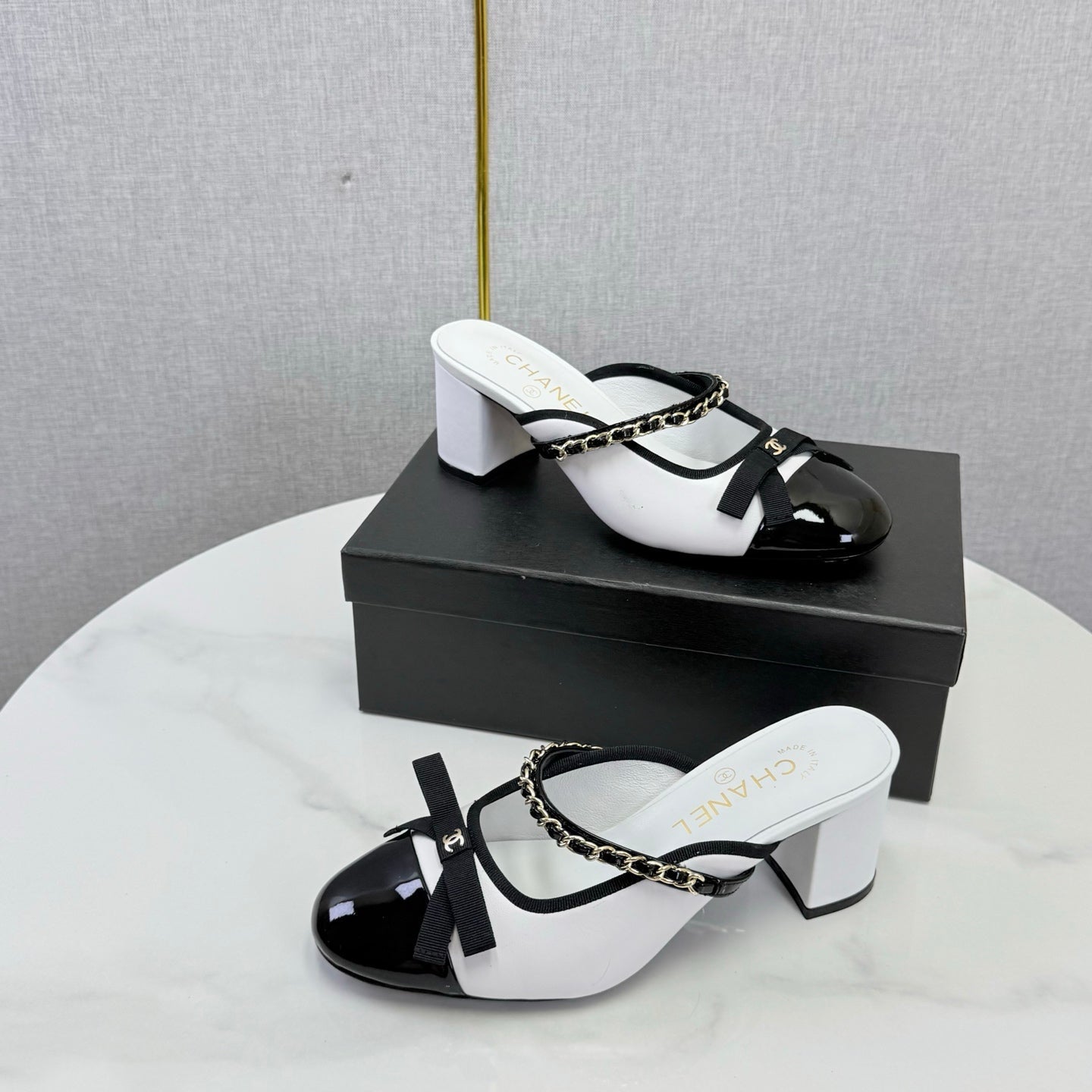 CHANEL 26S HIGH HEEL MULES 45 MM IN WHITE AND BLACK LAMBSKIN