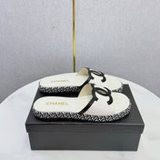 CHANEL 26S PLATFORM SLIDES IN WHITE LAMBSKIN WITH CC LOGO