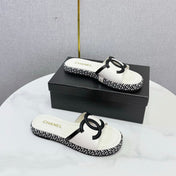 CHANEL 26S PLATFORM SLIDES IN WHITE LAMBSKIN WITH CC LOGO