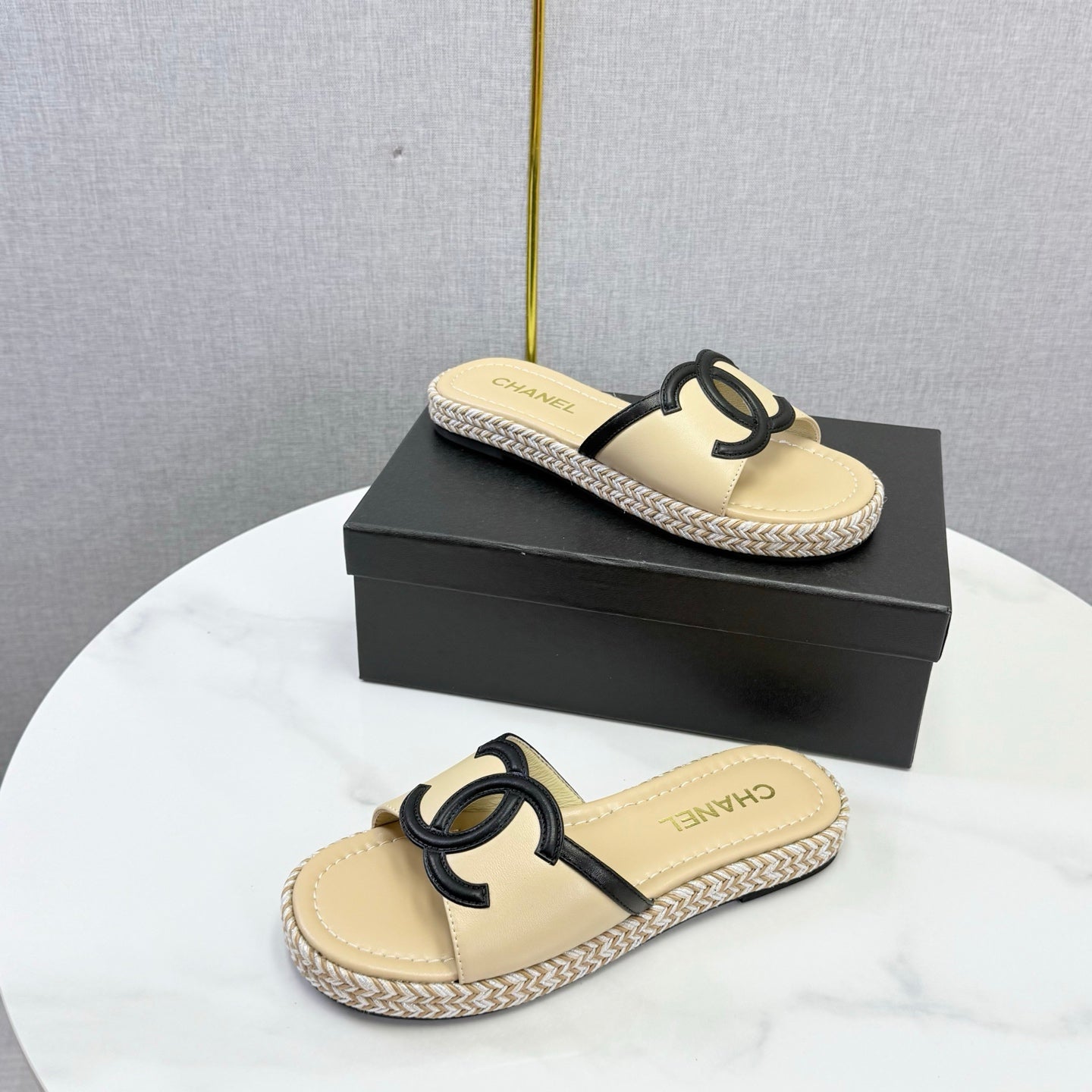 CHANEL 26S PLATFORM SLIDES IN BEIGE LAMBSKIN WITH CC LOGO