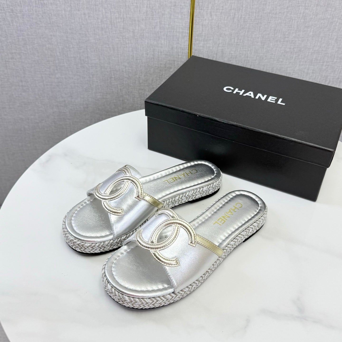 CHANEL 26S PLATFORM SLIDES IN SILVER LAMBSKIN WITH CC LOGO