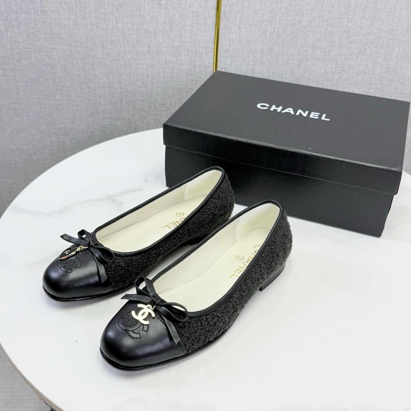 CHANEL 26S BALLET FLATS IN BLACK TWEED AND LAMBSKIN