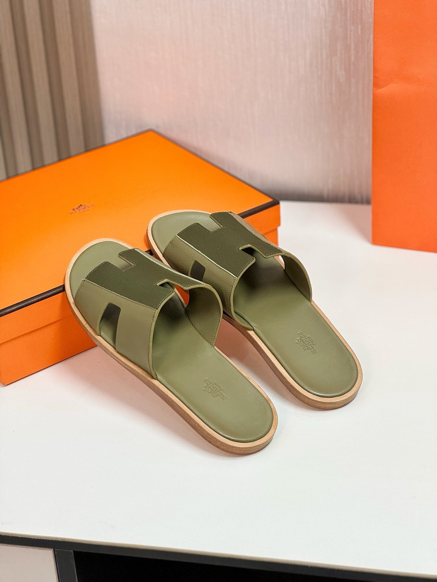 IZMIR SANDAL OLIVE MIX MOSS LAMBSKIN