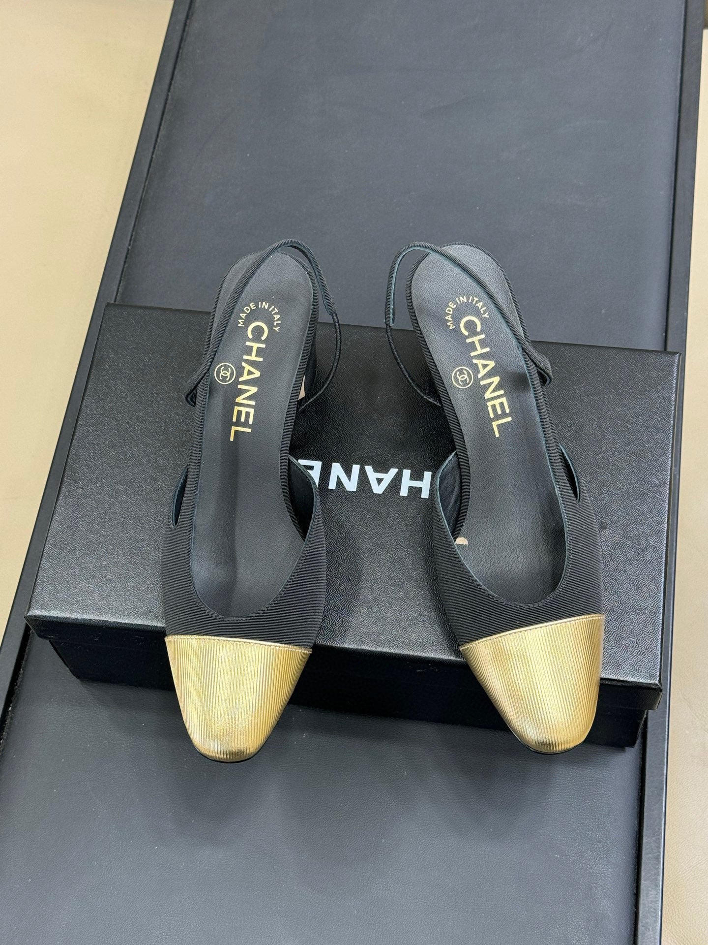 CC SLINGBACK 25S IN BLACK FABRIC MIX GOLD LAMBSKIN