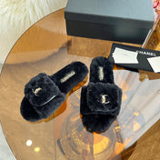 CHANEL 25S FUR SLIPPERS IN BLACK LOGO GOLD HARDWARE
