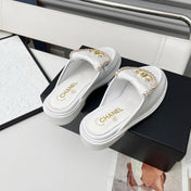 CHANEL 25S MULES WITH CHAIN DETAIL IN WHITE CALFSKIN GOLD HARDWARE