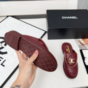 CHANEL 25S MULES WITH CHAIN DETAIL IN BURGUNDY CALFSKIN GOLD HARDWARE