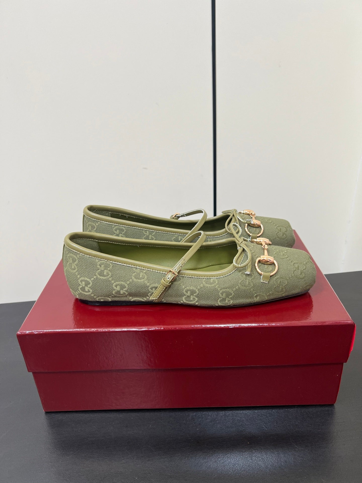GG MARY JANE 25S IN MOSS GREEN CANVAS WITH GOLD HARDWARE
