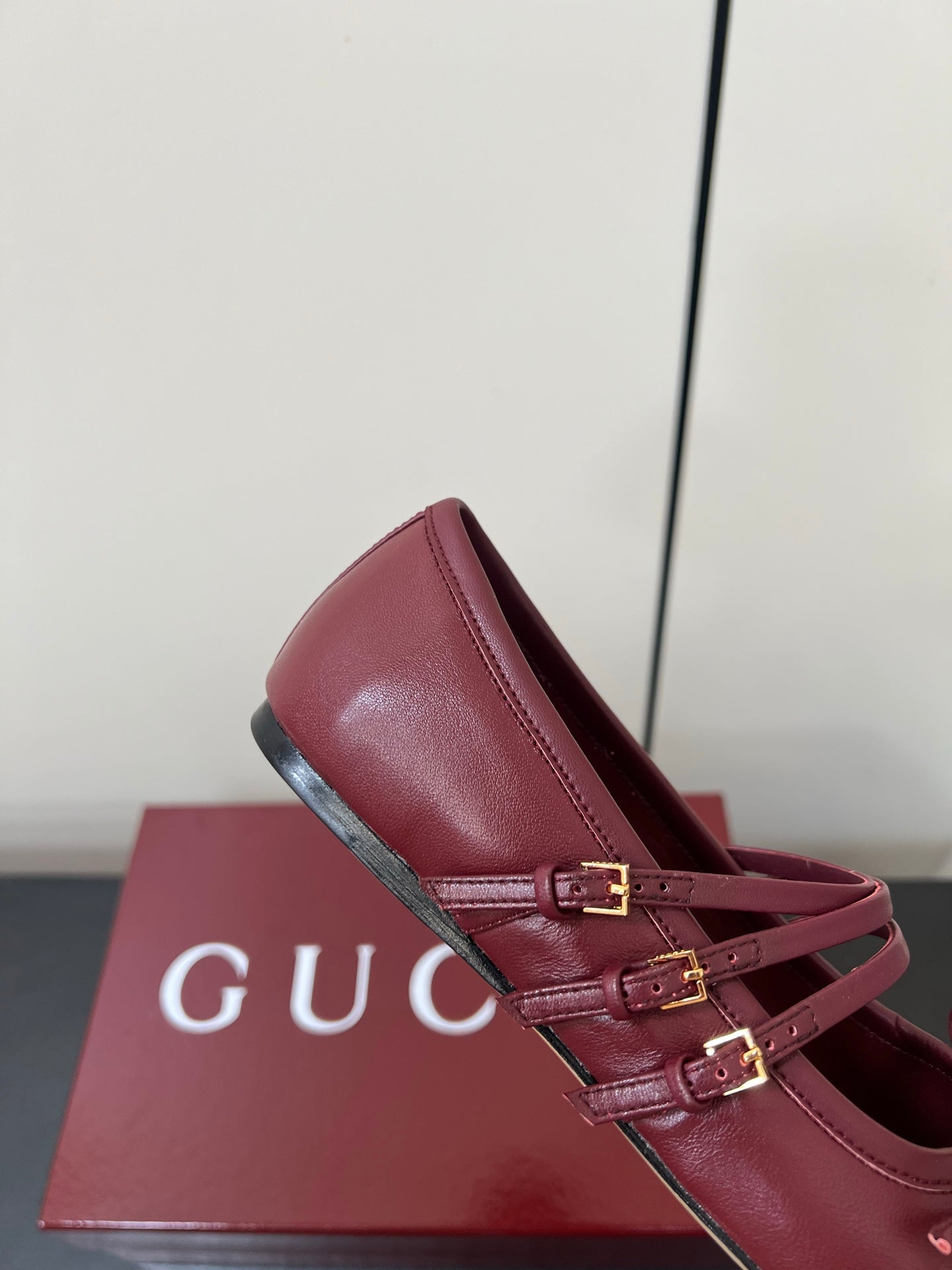 GG MARY JANE 25S IN RED LAMBSKIN WITH GOLD HARDWARE