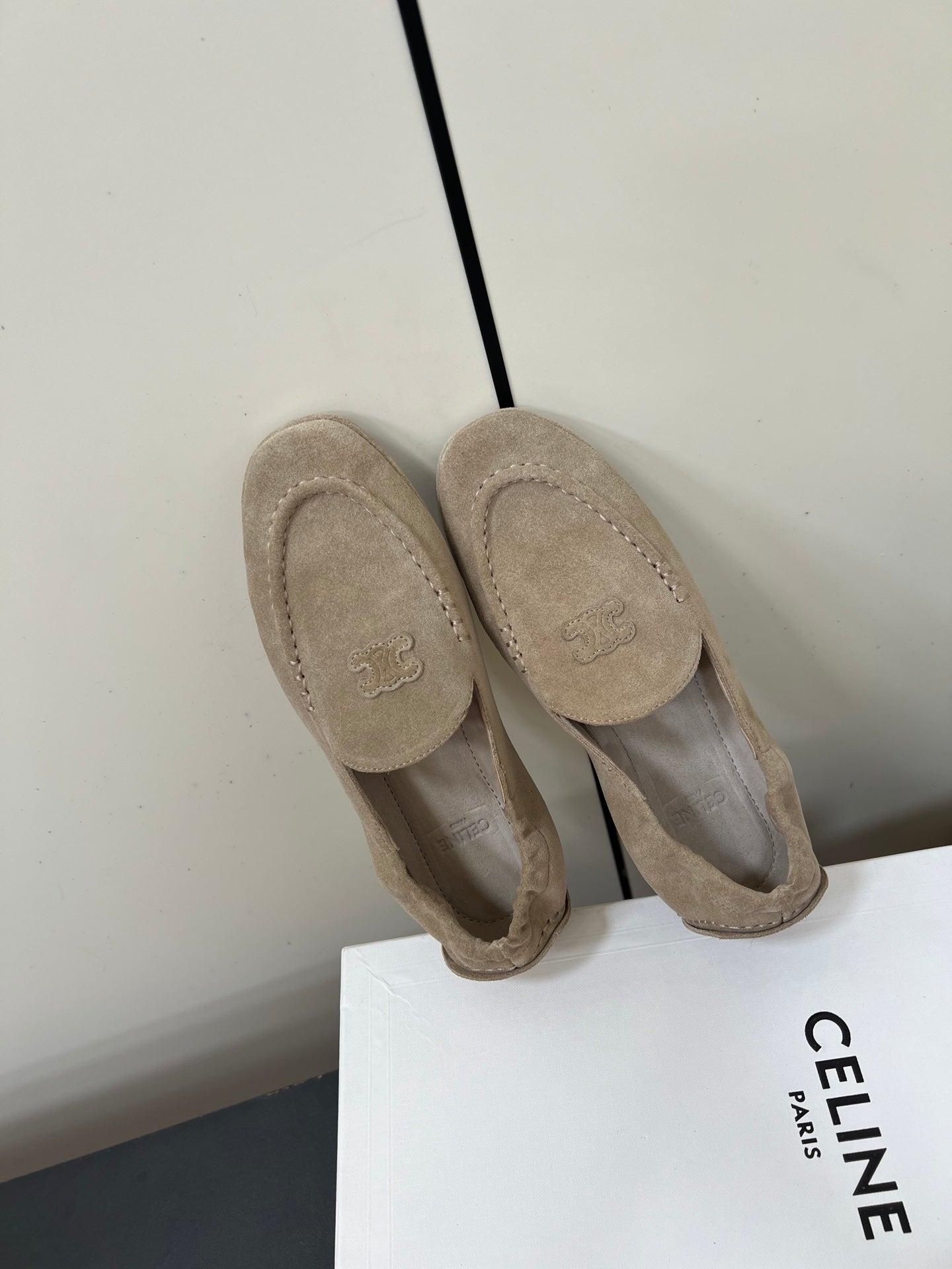 CELINE 26S MAILLON TRIOMPHE LOAFER IN BEIGE SUEDE